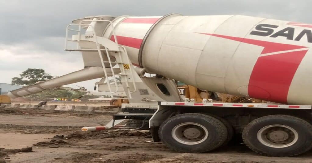 what is a chute and functions in the concrete mixer